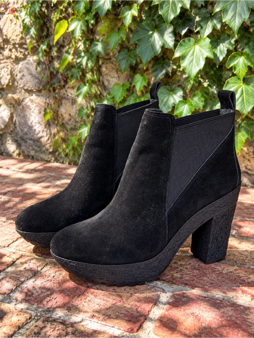 DIANE VON FURSTENBERG Black Suede Crepe Sole Pull-On Ankle Boots, 9M/39